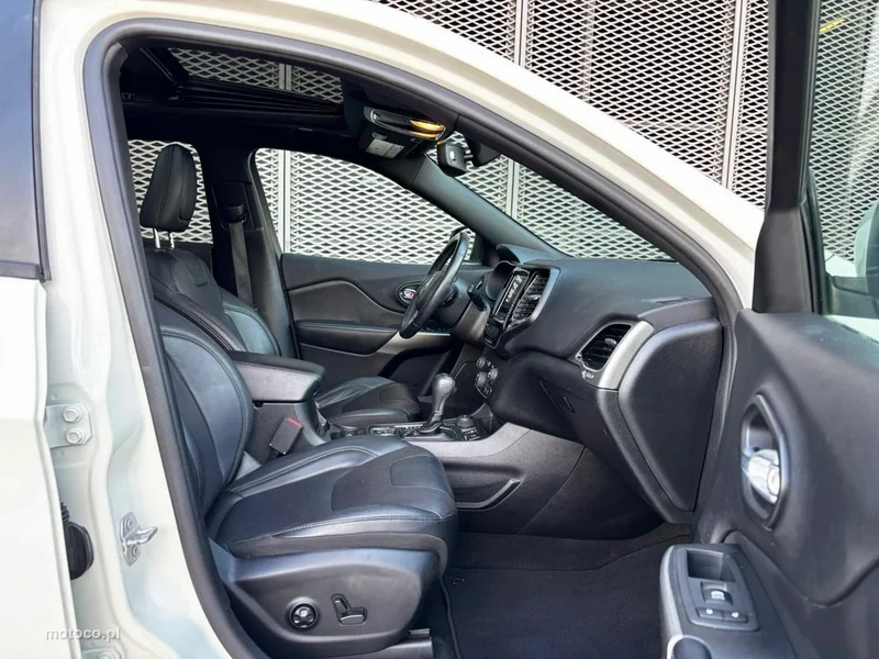 Jeep Cherokee 16