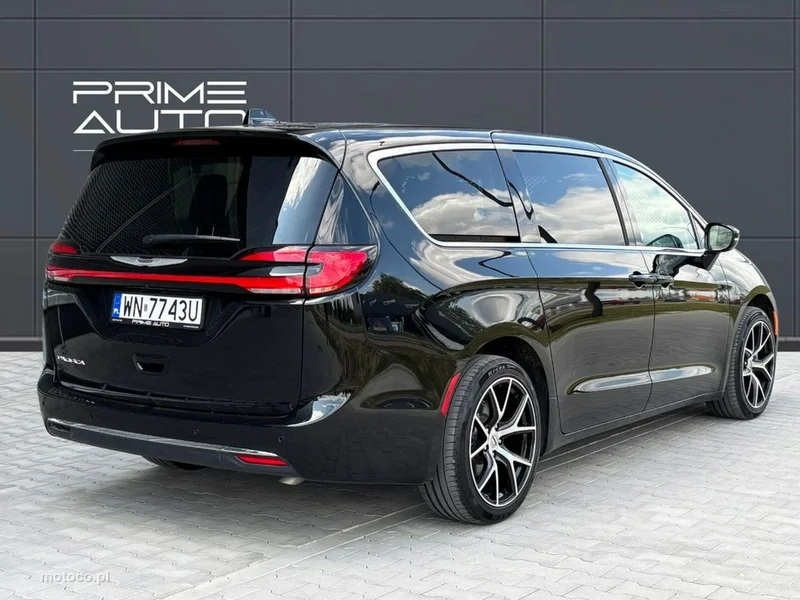 Chrysler Pacifica 11