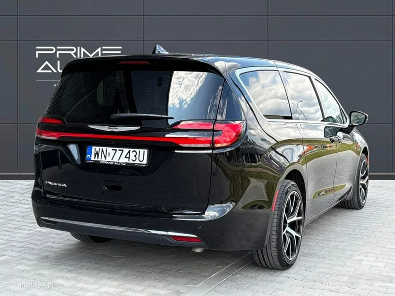 Chrysler Pacifica 12
