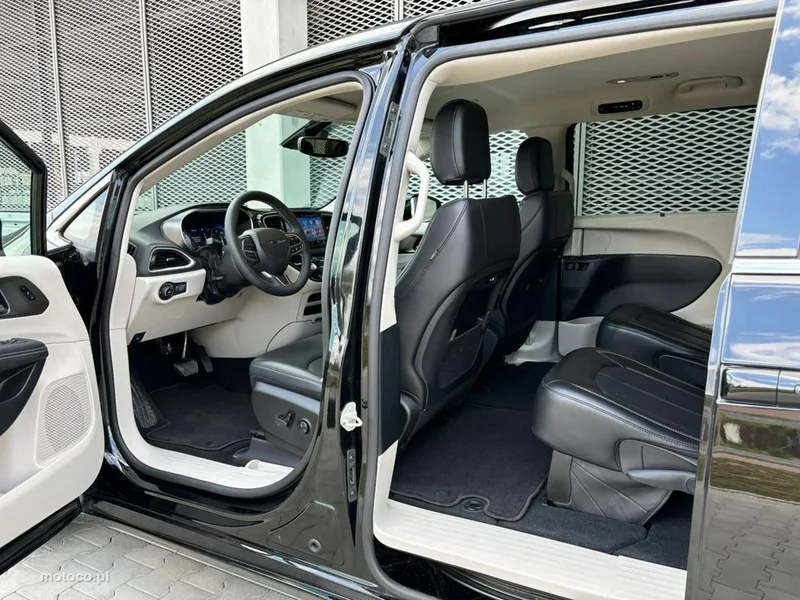 Chrysler Pacifica 16