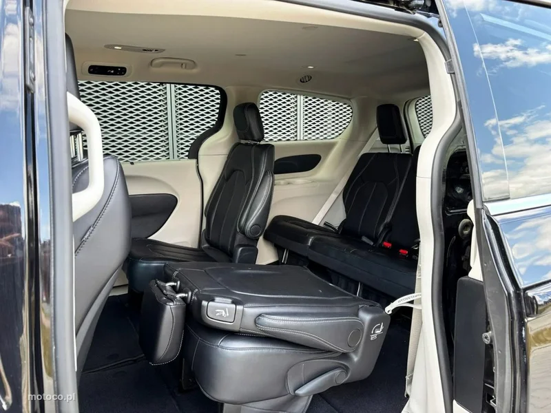Chrysler Pacifica 17