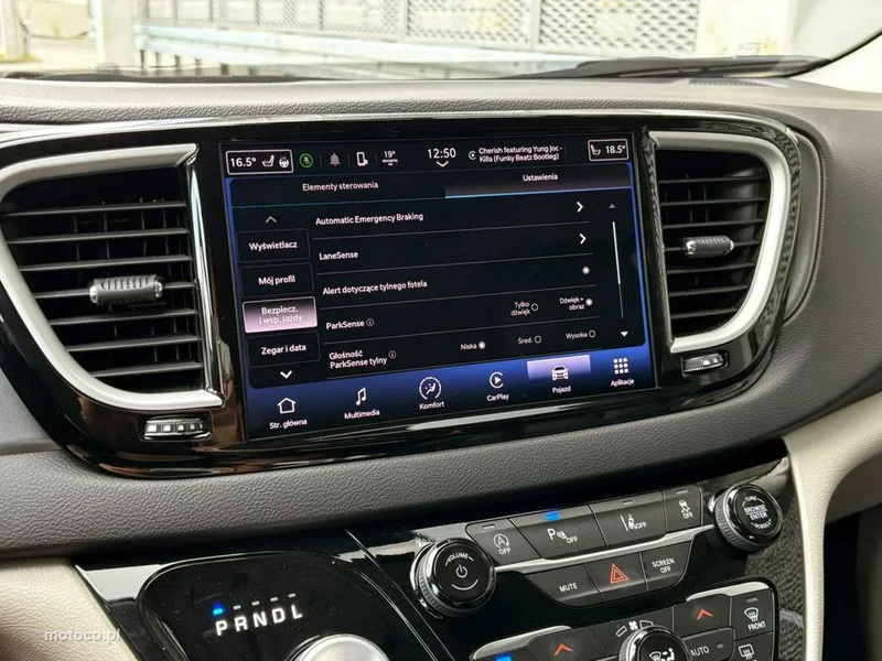 Chrysler Pacifica 30