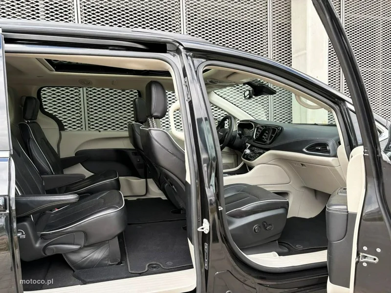 Chrysler Pacifica 12