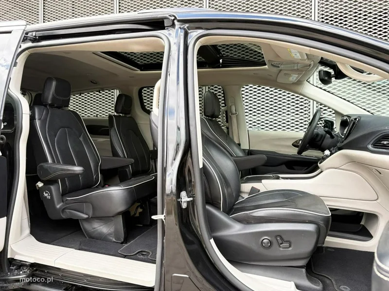 Chrysler Pacifica 13