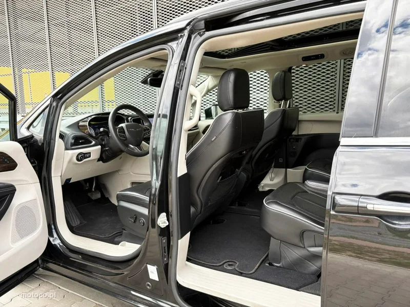 Chrysler Pacifica 14