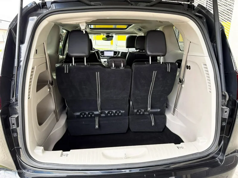 Chrysler Pacifica 16