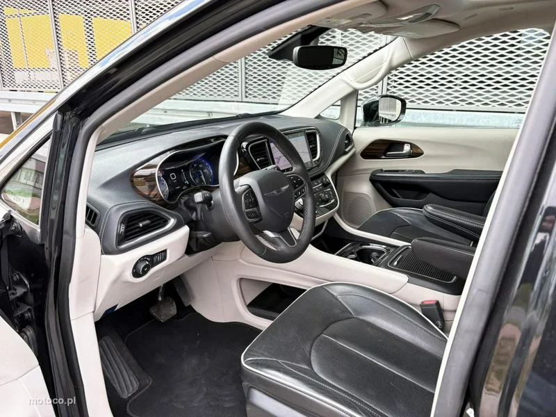 Chrysler Pacifica 17