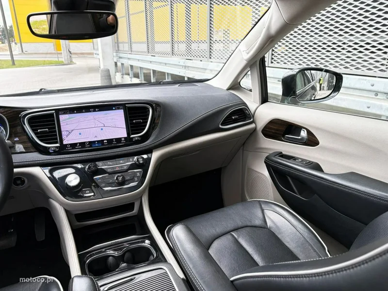 Chrysler Pacifica 21
