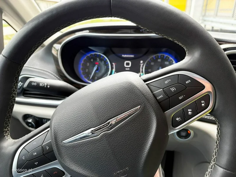 Chrysler Pacifica 23
