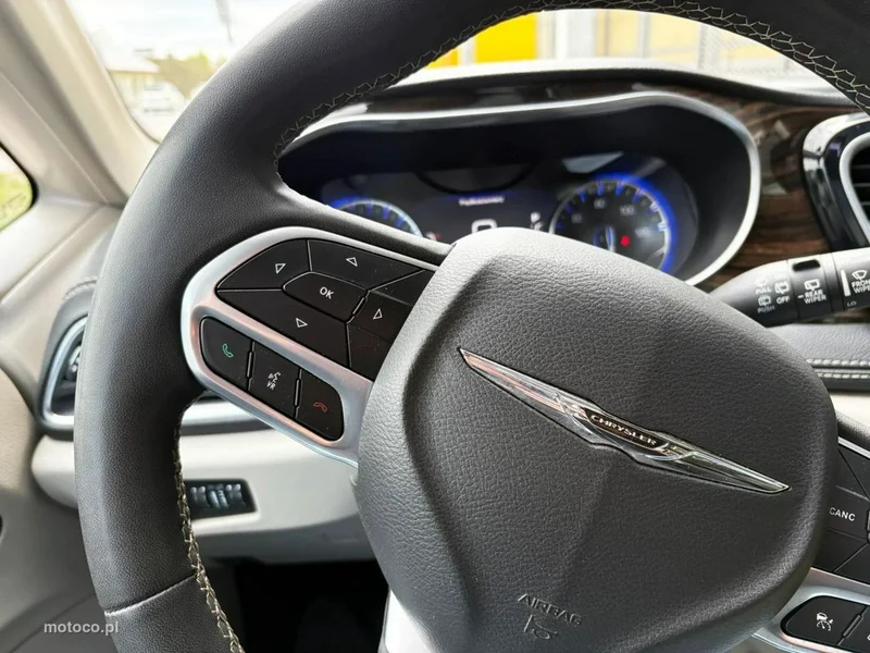 Chrysler Pacifica 24