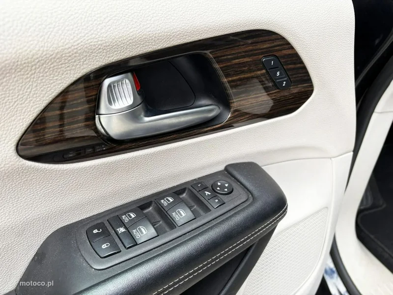 Chrysler Pacifica 28
