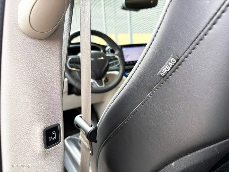 Chrysler Pacifica 36