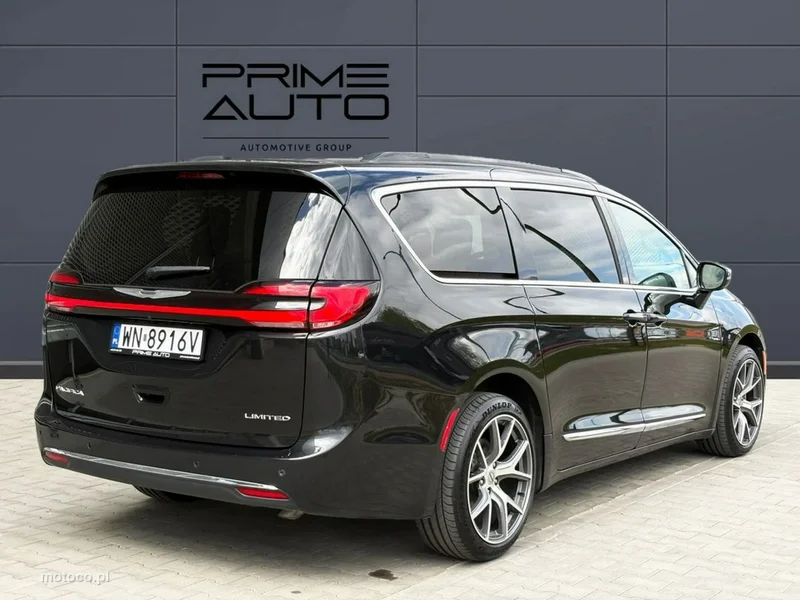 Chrysler Pacifica 8