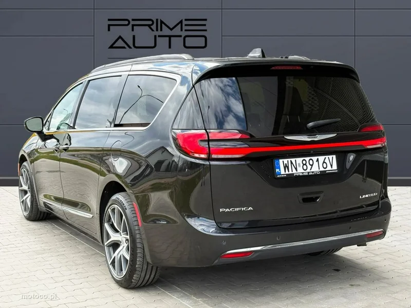Chrysler Pacifica 9