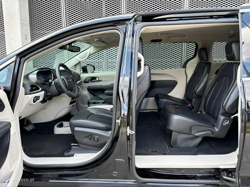 Chrysler Pacifica 15