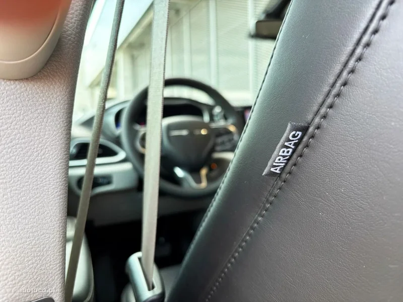 Chrysler Pacifica 26
