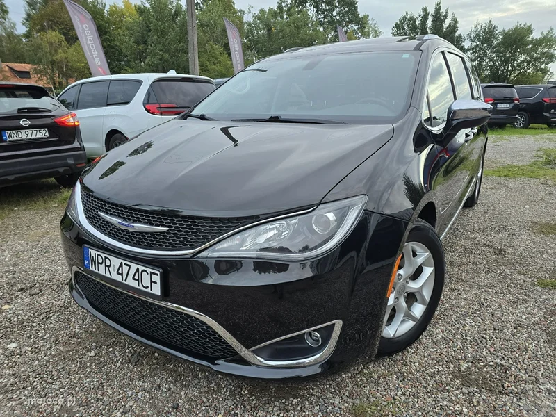 Chrysler Pacifica 2