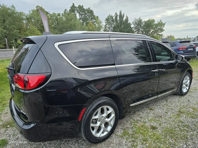Chrysler Pacifica 14