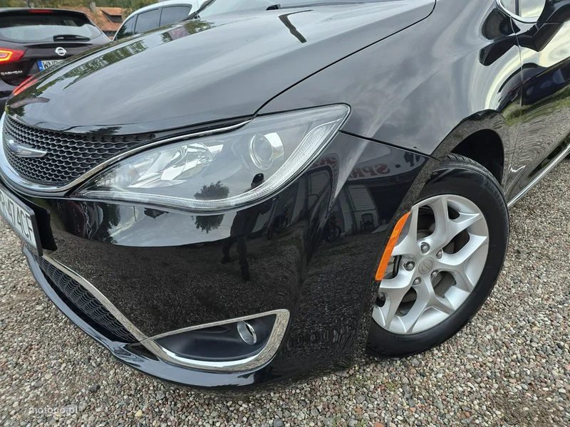 Chrysler Pacifica 3