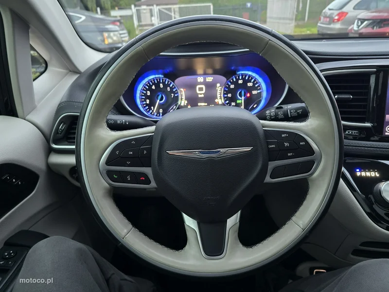Chrysler Pacifica 26