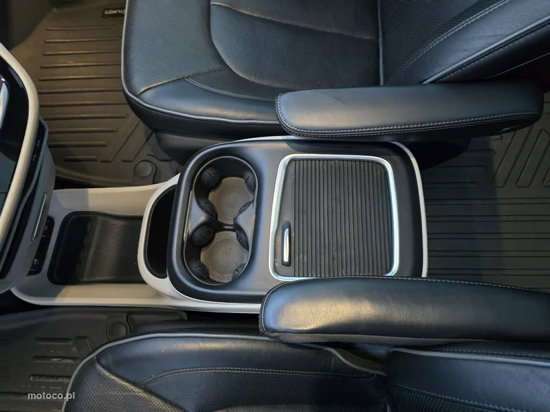 Chrysler Pacifica 27