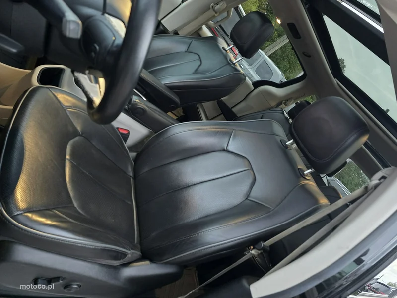 Chrysler Pacifica 30