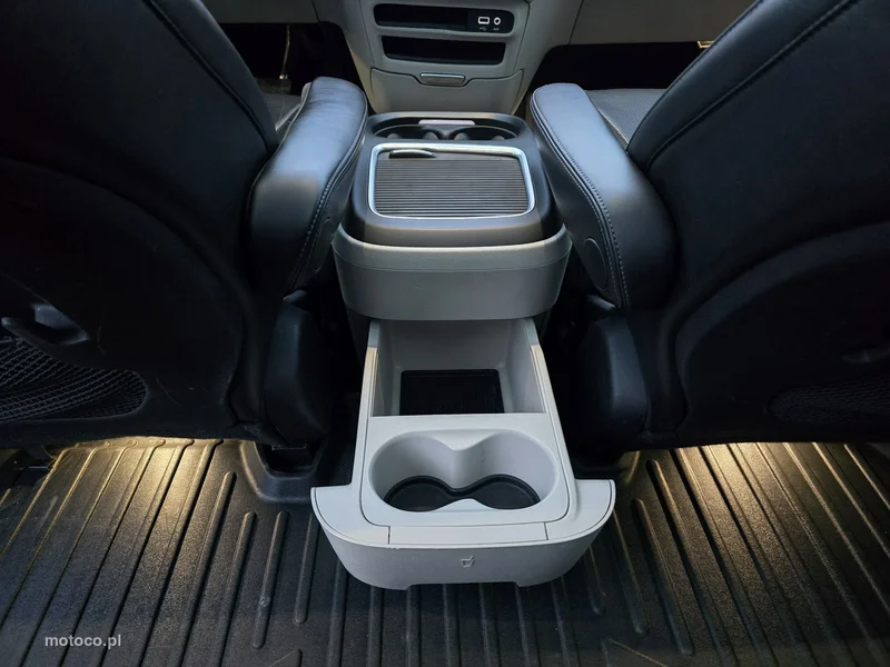 Chrysler Pacifica 35