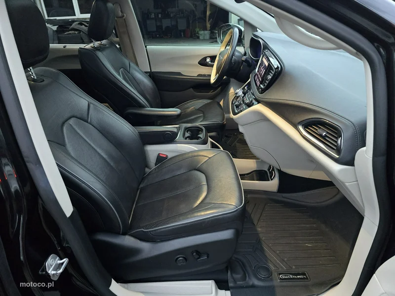 Chrysler Pacifica 36