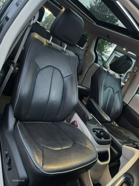 Chrysler Pacifica 37