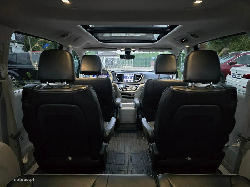 Chrysler Pacifica 40