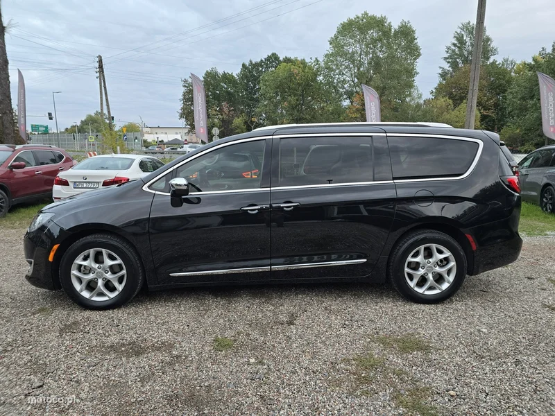 Chrysler Pacifica 5
