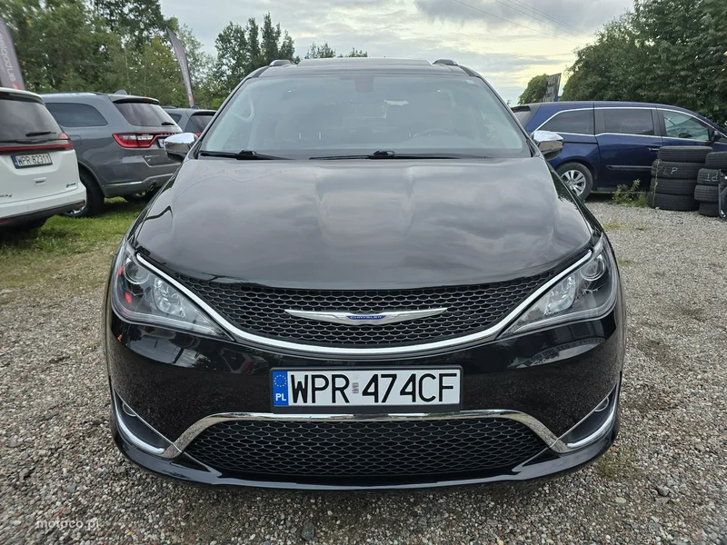 Chrysler Pacifica 9