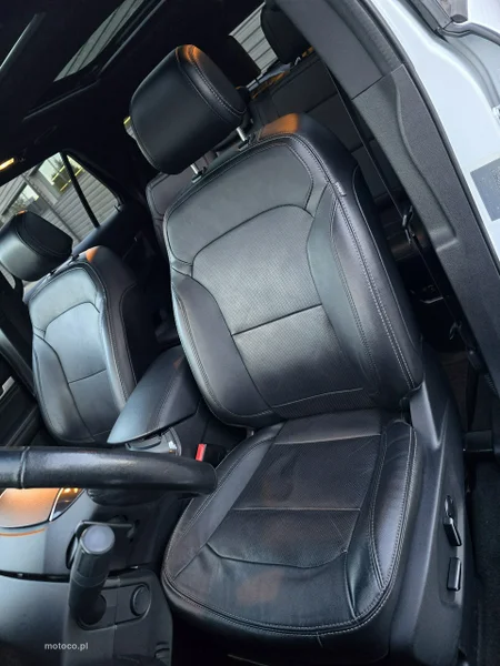 Ford Explorer 28