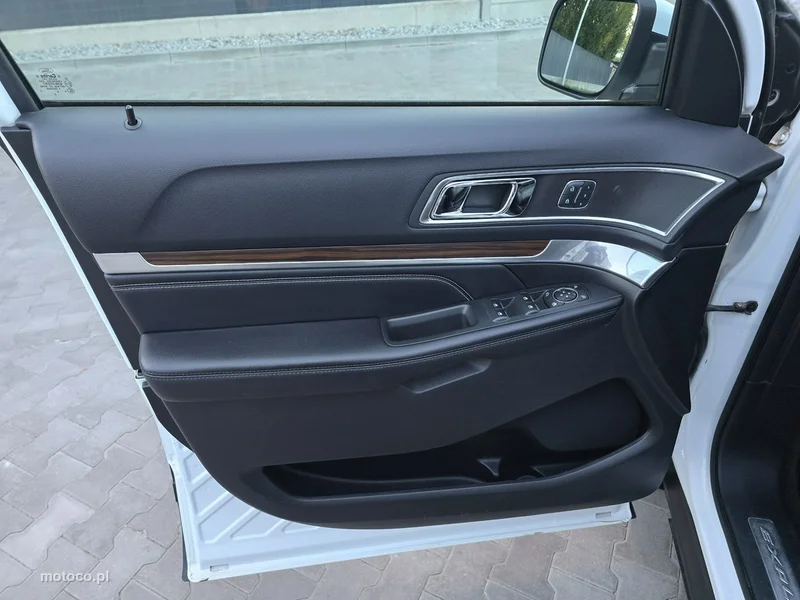 Ford Explorer 29