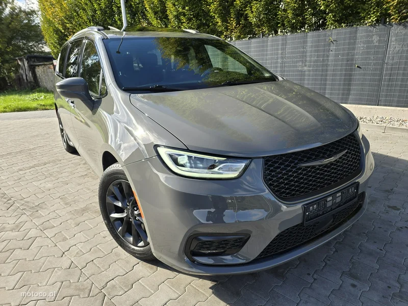Chrysler Pacifica 2