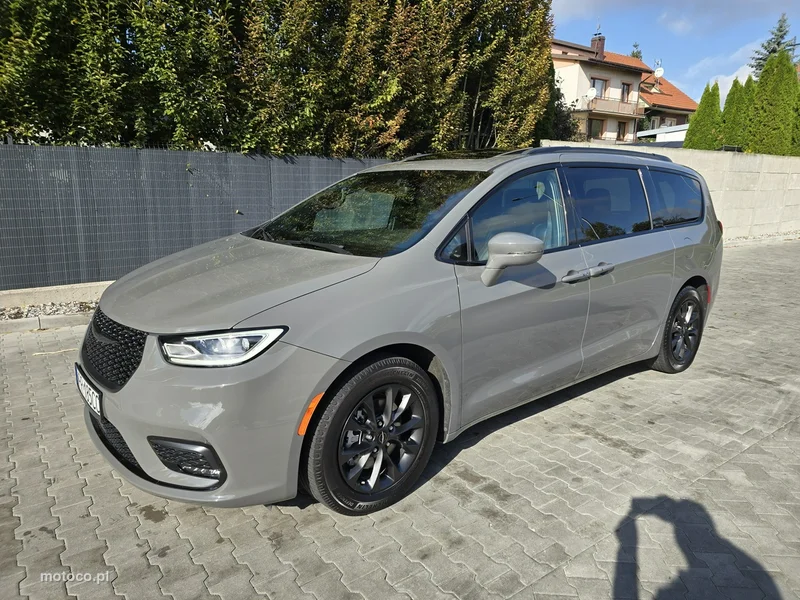 Chrysler Pacifica 11
