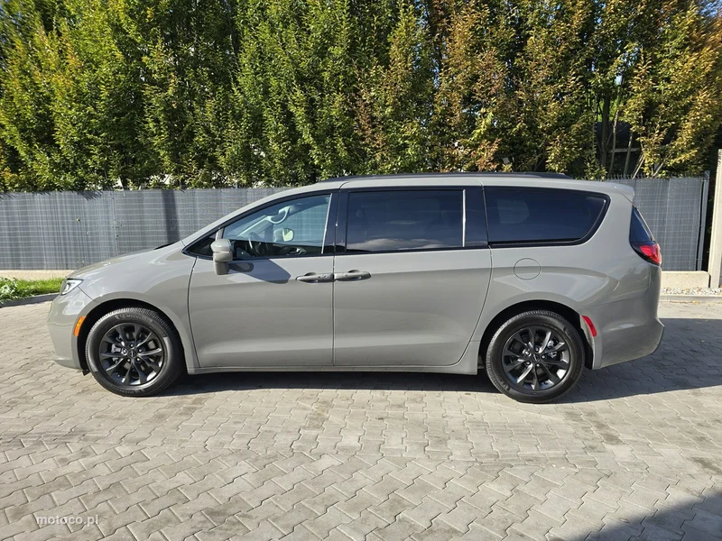 Chrysler Pacifica 12