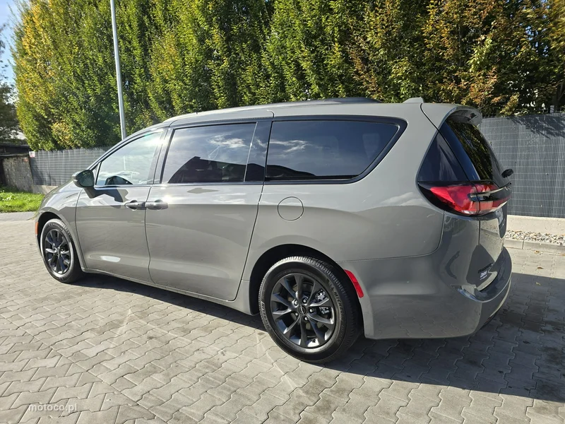 Chrysler Pacifica 13