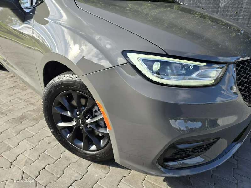 Chrysler Pacifica 3