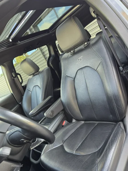 Chrysler Pacifica 32