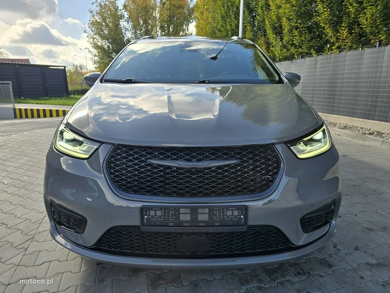 Chrysler Pacifica 9