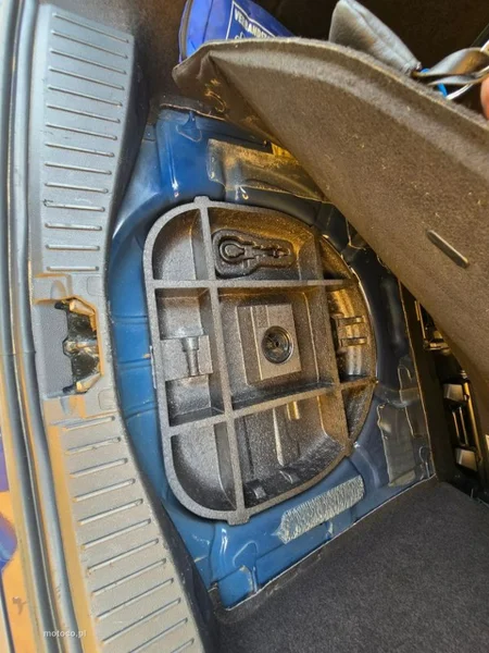 Ford C-Max II 12