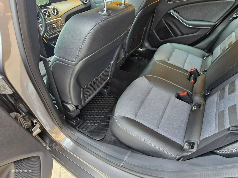 Mercedes-Benz GLA X156 200 15