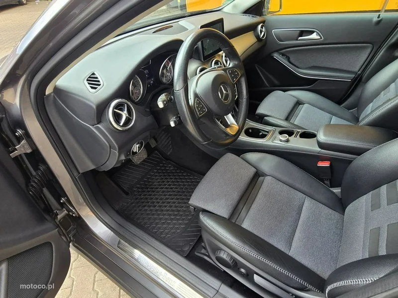Mercedes-Benz GLA X156 200 17