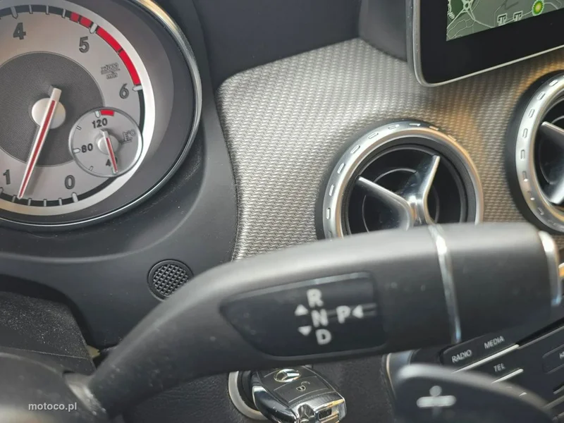 Mercedes-Benz GLA X156 200 20