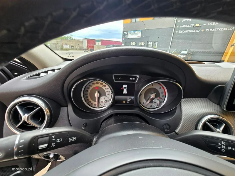Mercedes-Benz GLA X156 200 22