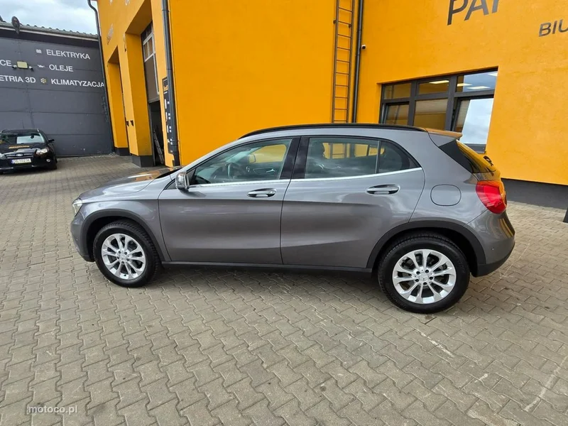 Mercedes-Benz GLA X156 200 4