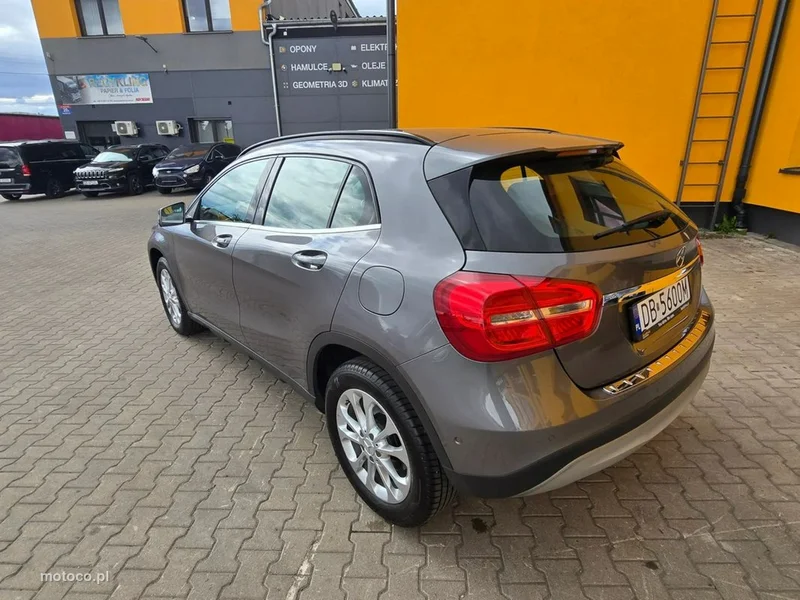 Mercedes-Benz GLA X156 200 5