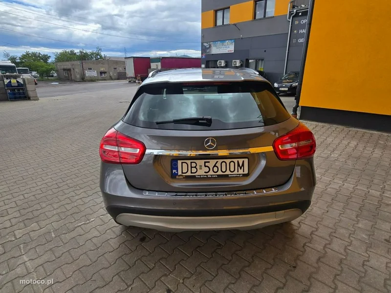 Mercedes-Benz GLA X156 200 6