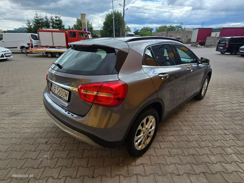 Mercedes-Benz GLA X156 200 7